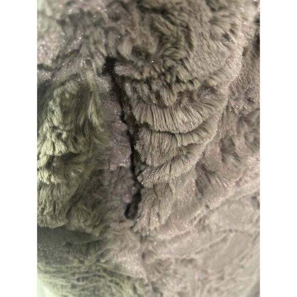 Altar’d State Women Faux Fur Longline Rose Pattern Vest Size L - Picture 4 of 10